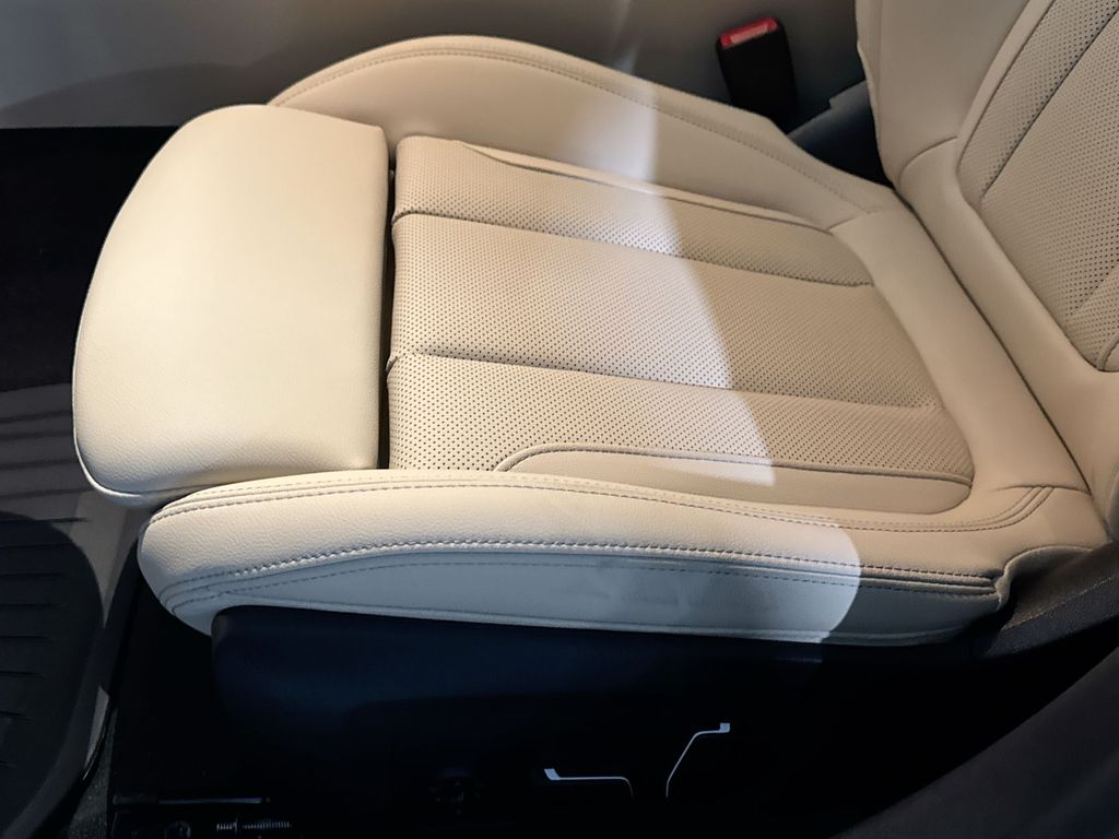 2025 BMW 3 Series 330i xDrive 12
