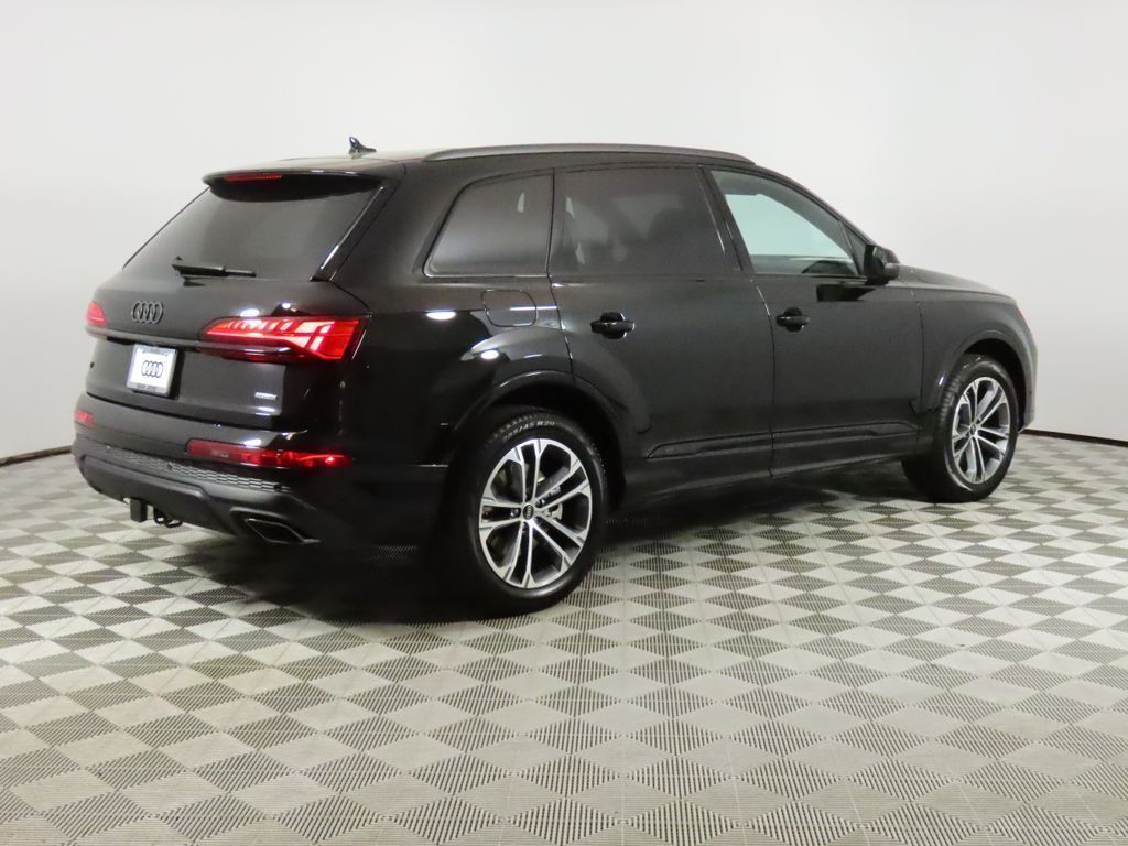 Thumbnail: 2026 Audi Q7 - 5