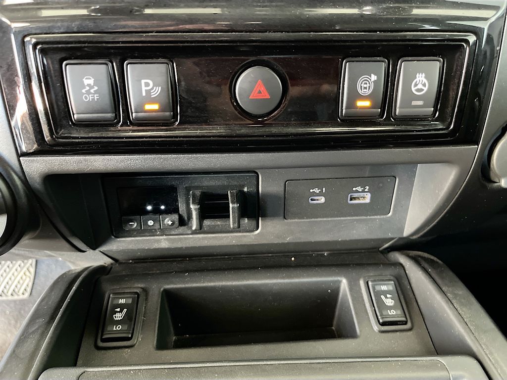 Used 2022 White Nissan PRO-4X image 21