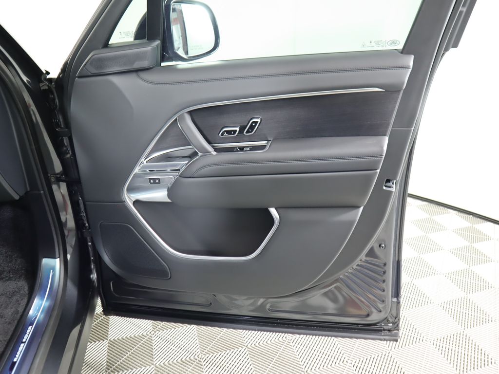 Thumbnail: 2025 Land Rover Range Rover - 27