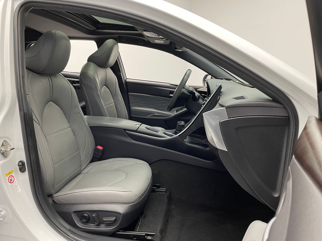 Thumbnail: 2019 Toyota Avalon - 18