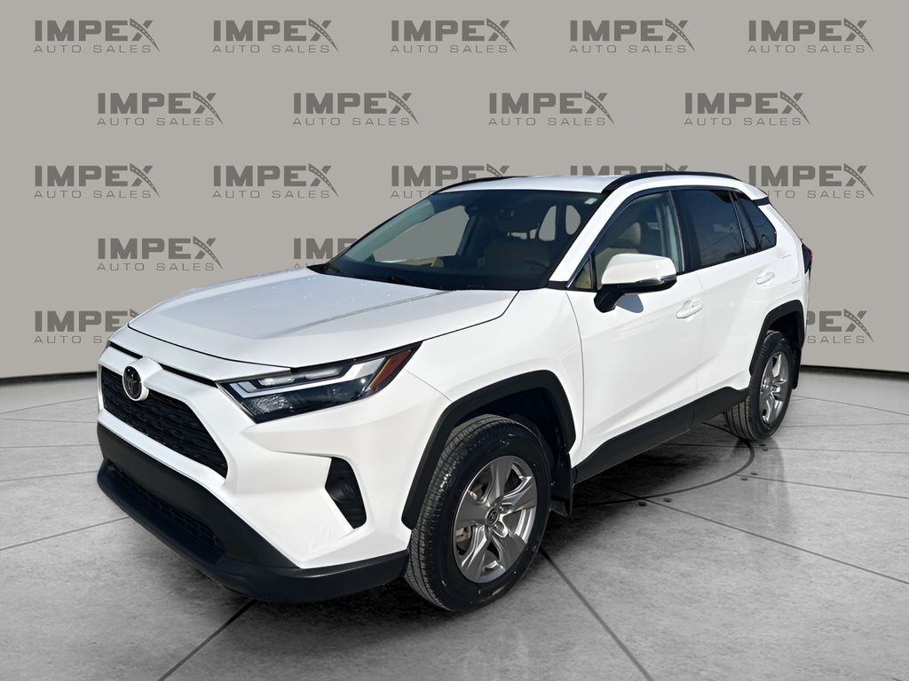 2025 Toyota RAV4 XLE's photo