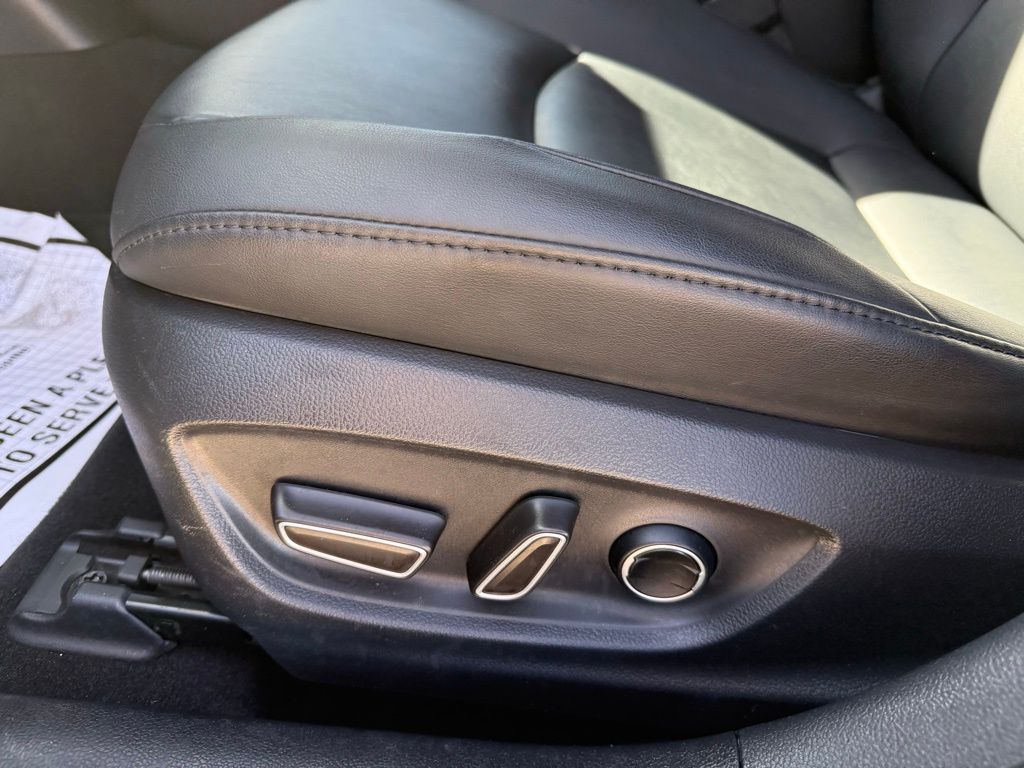 Thumbnail: 2018 Toyota Prius Prime - 14