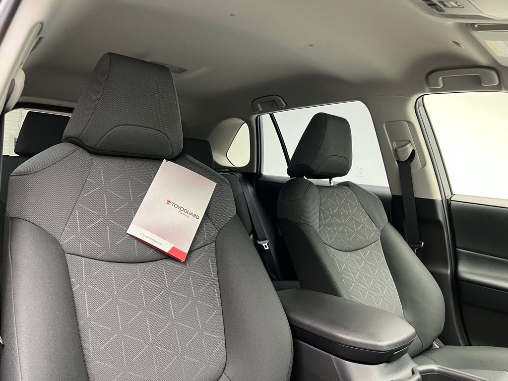 2025 Toyota RAV4 XLE 9