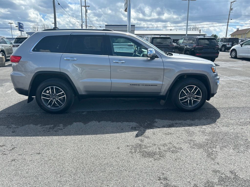 View vehicle photo 5