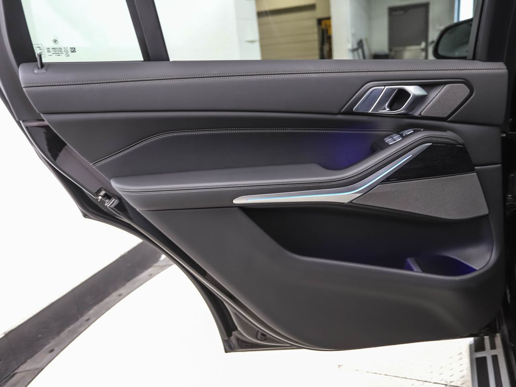 Thumbnail: 2024 BMW X7 - 20