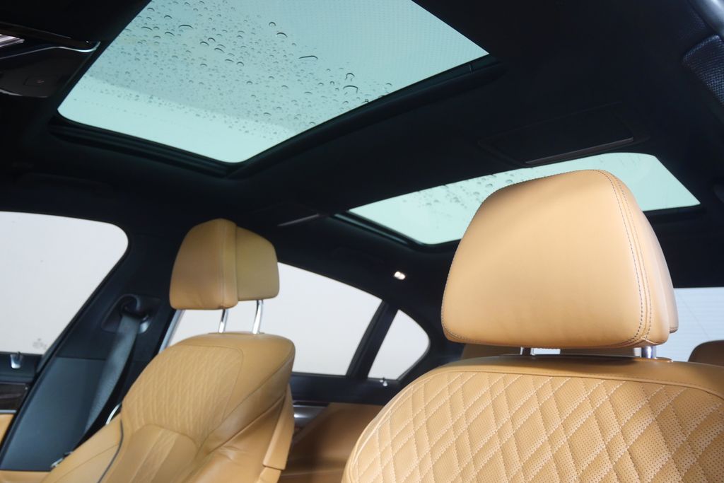 Thumbnail: 2022 BMW 7 Series - 11