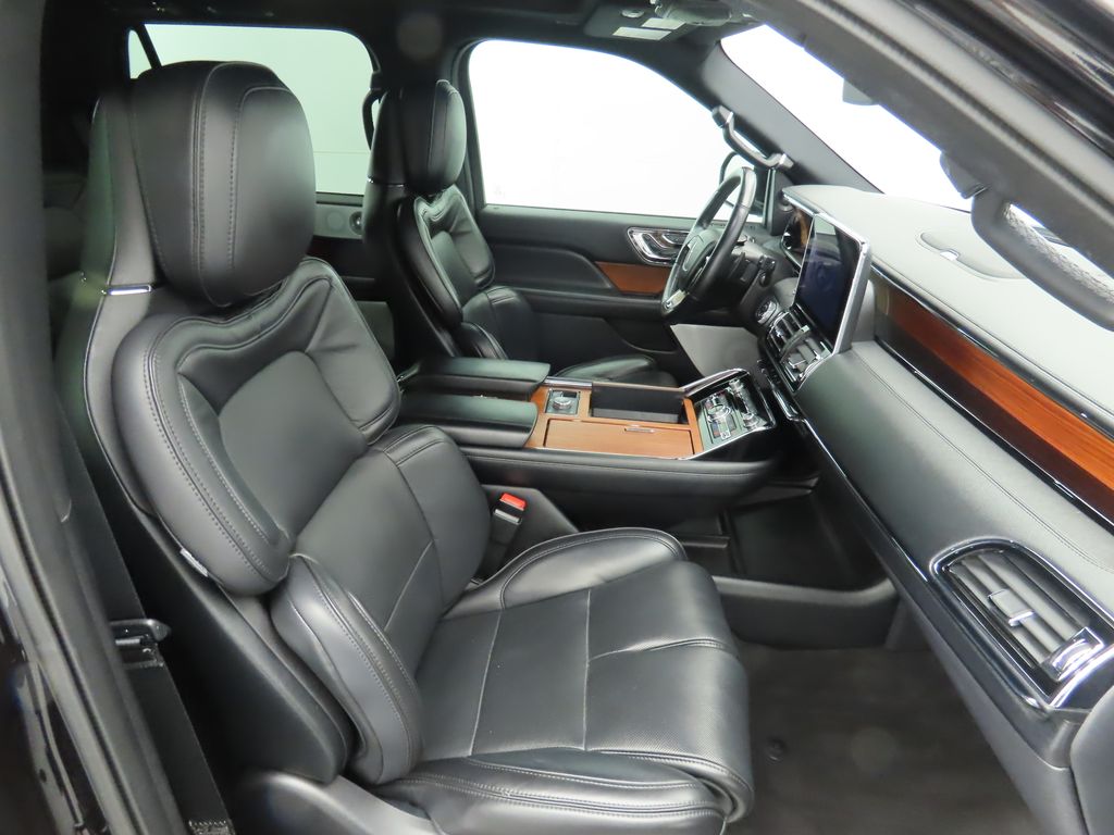 Thumbnail: 2019 Lincoln Navigator - 21