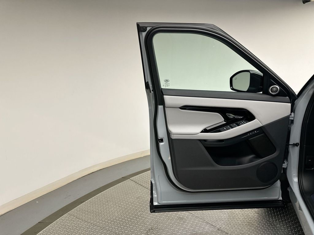 Thumbnail: 2026 Land Rover Range Rover Evoque - 17