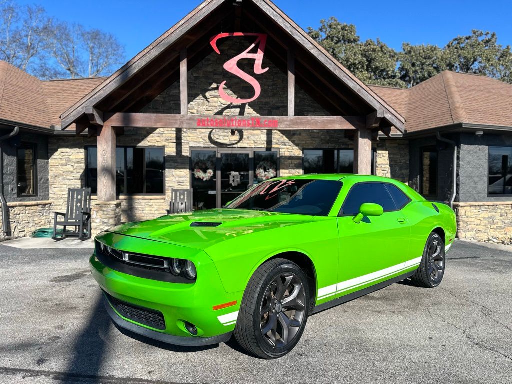 2017 Dodge Challenger SXT RWD