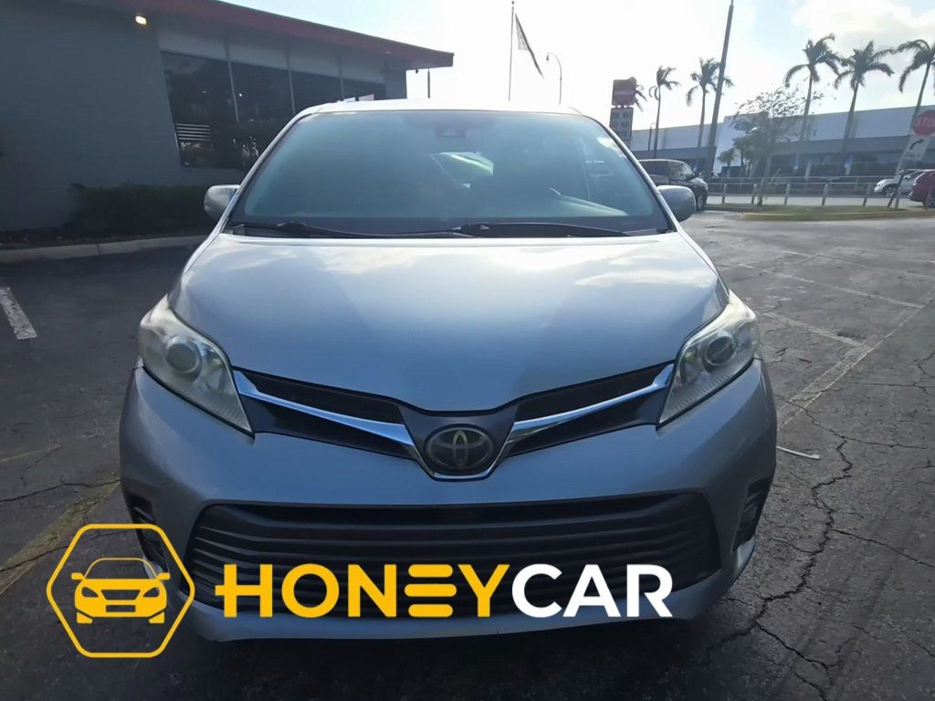 2019 Toyota Sienna XLE 7-Passenger FWD with Auto-Access Seat