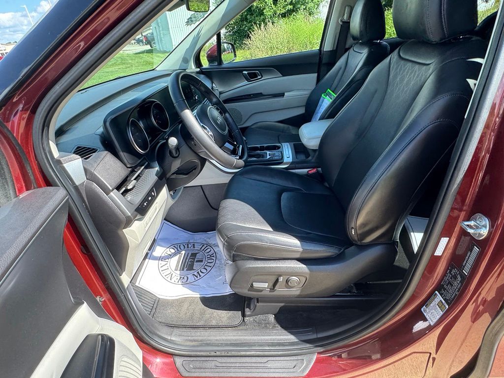 Used 2022 Kia Carnival Van