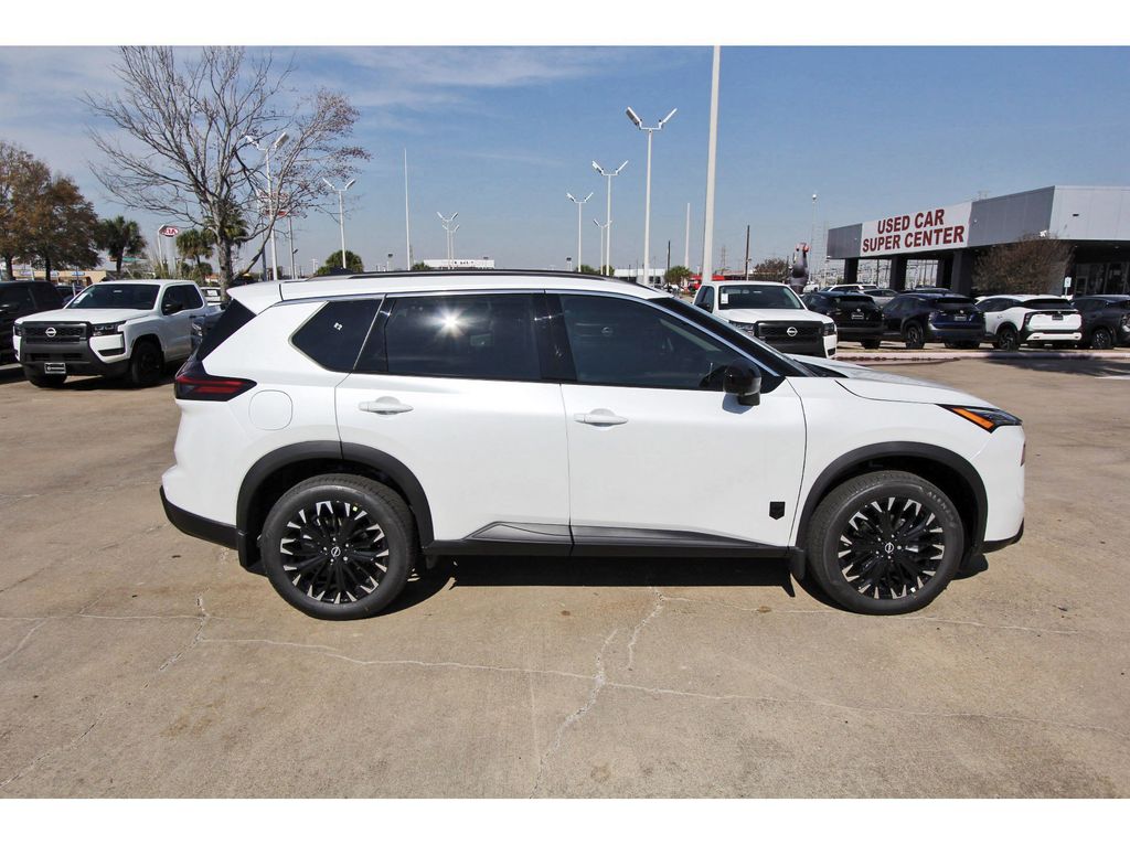 2026 Nissan Rogue Dark Armor - 4