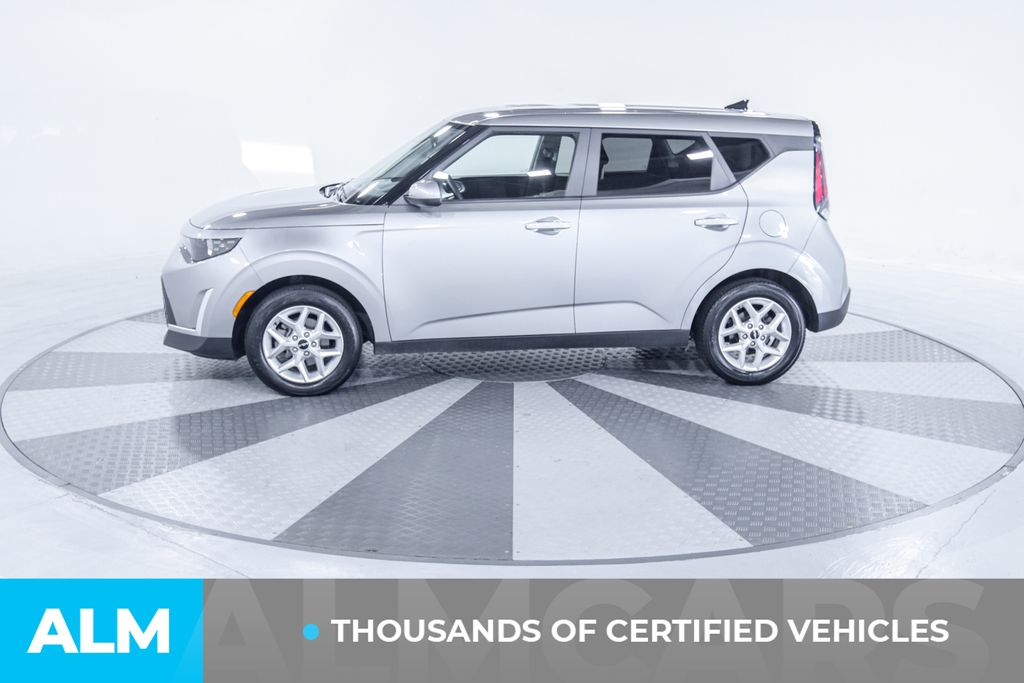 2023 Kia Soul LX photo 2