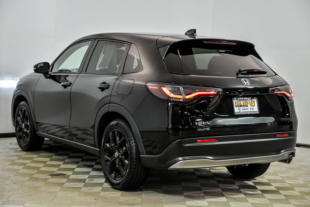 View vehicle photo 6