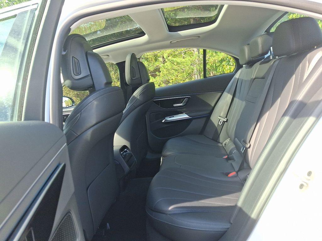 Thumbnail: 2025 Mercedes-Benz E-Class - 10