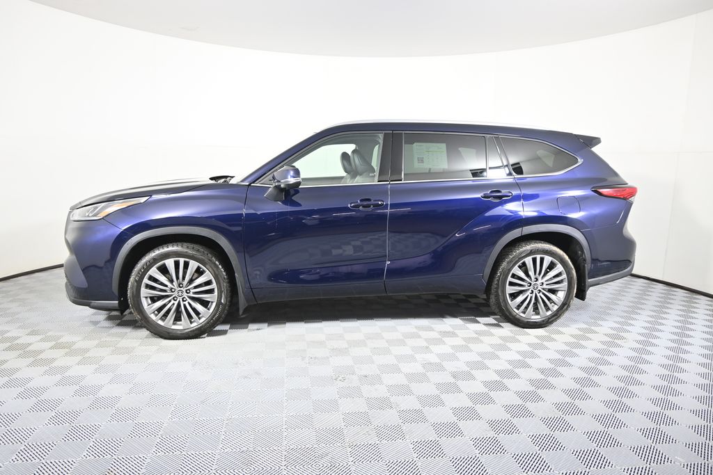 Used 2022 Toyota Highlander Limited with VIN 5TDFZRBHXNS161578 for sale in Forest Lake, Minnesota