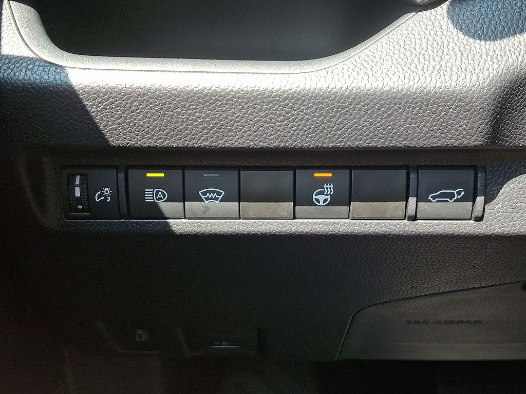 2024 Toyota RAV4 XLE 24