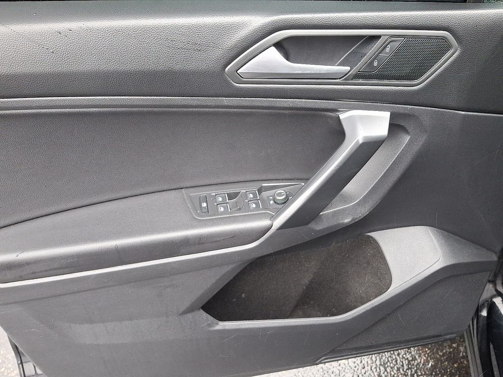 Thumbnail: 2021 Volkswagen Tiguan - 13