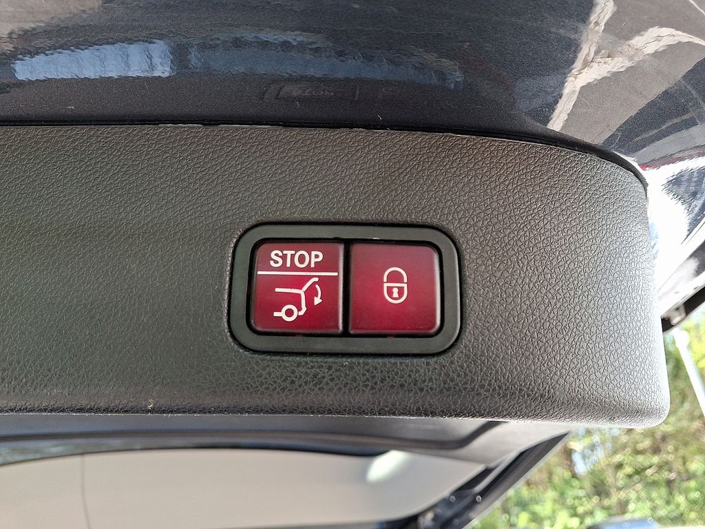 Thumbnail: 2016 Mercedes-Benz GL-Class - 28