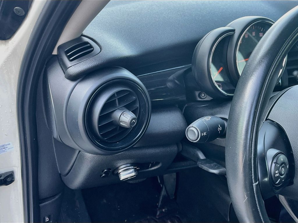 Used 2019 White MINI Classic image 10
