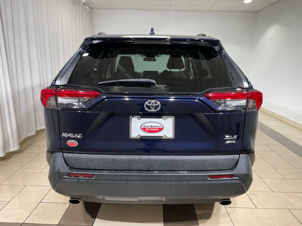 2021 Toyota RAV4 XLE 4