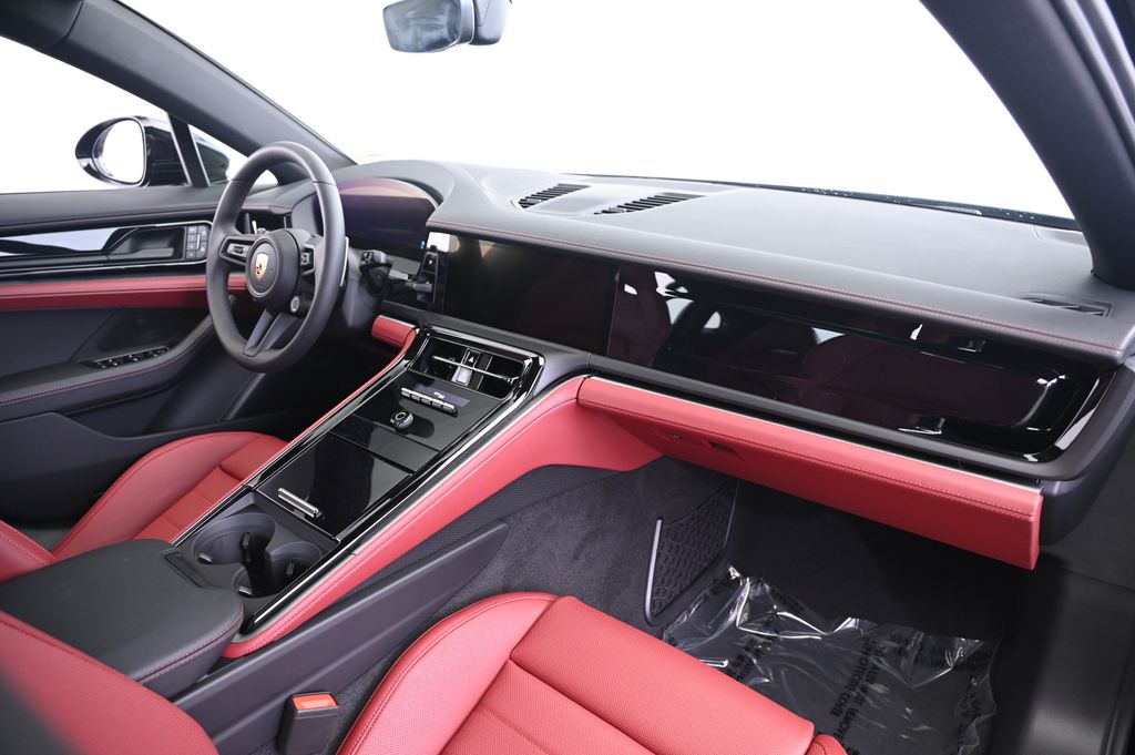 Thumbnail: 2025 Porsche Panamera - 22