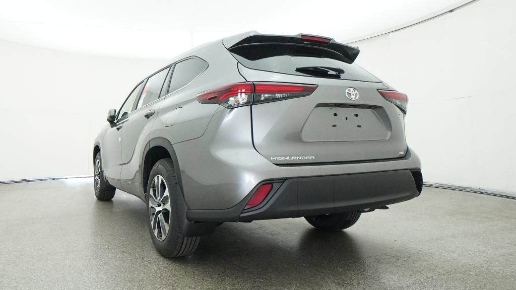 Thumbnail: 2026 Toyota Highlander - 3