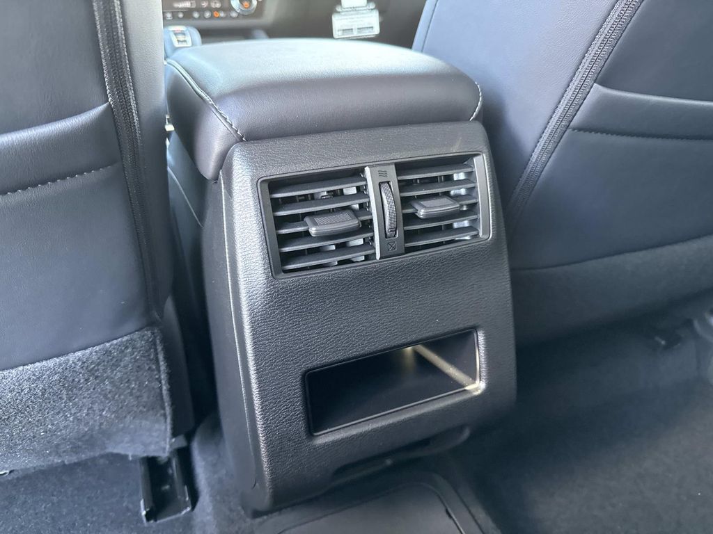 2025 Mitsubishi Outlander Plug-in Hybrid SE - Photo 18