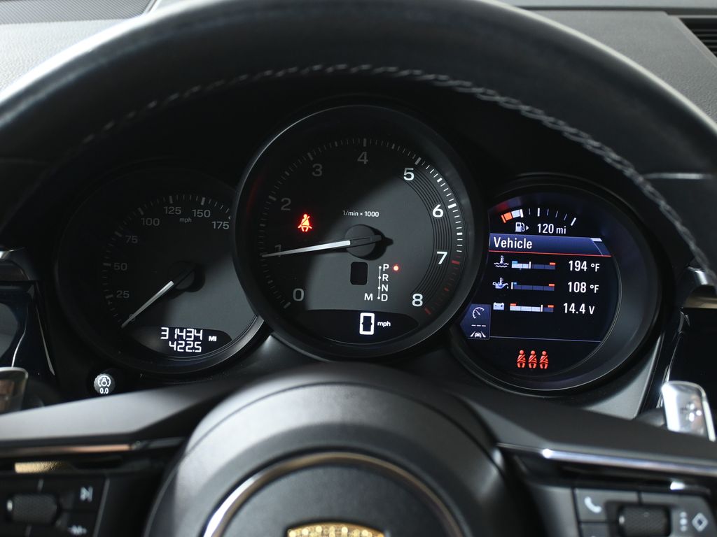 Thumbnail: 2023 Porsche Macan - 20