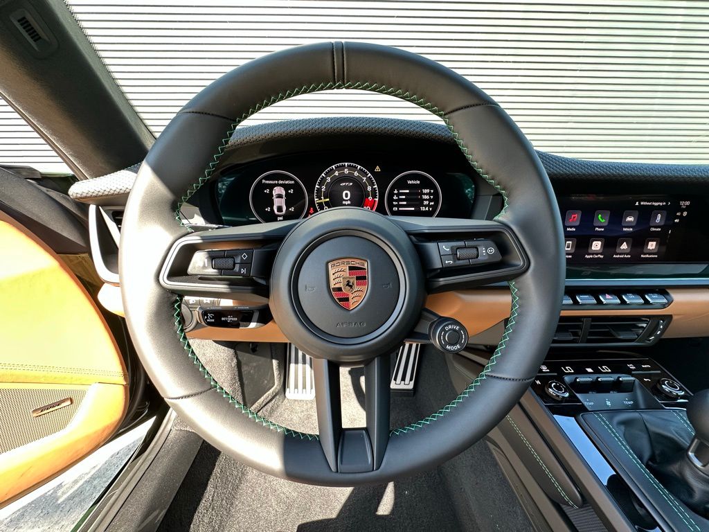 Thumbnail: 2026 Porsche 911 - 15