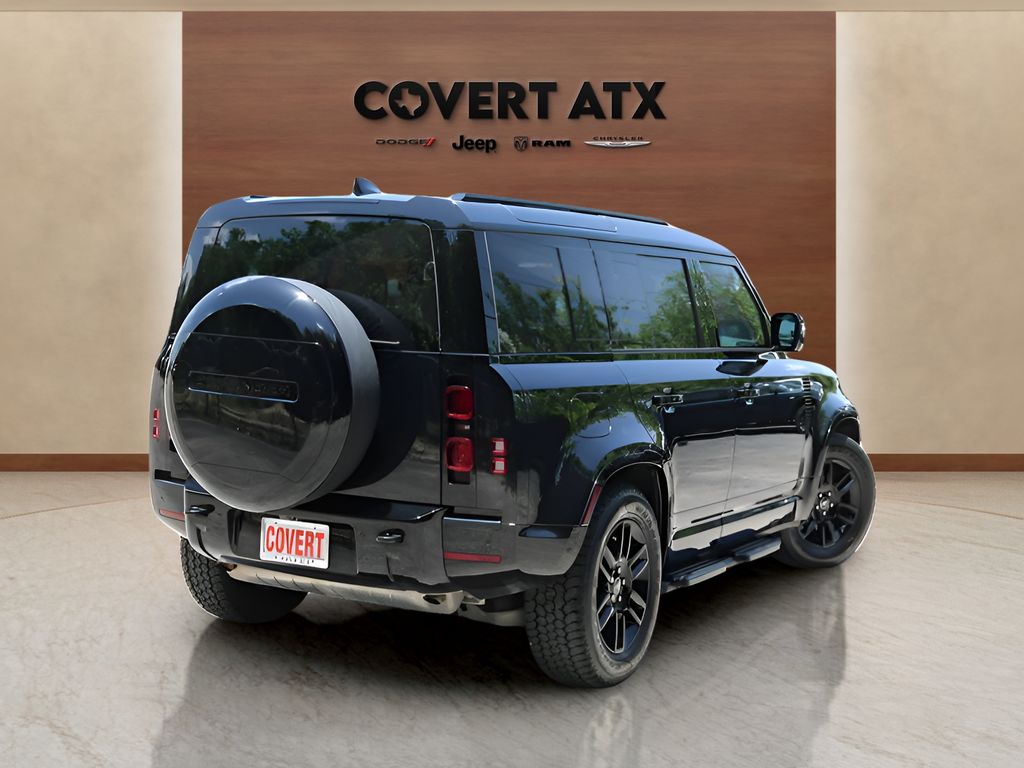 Used 2025  Land Rover X-Dynamic SE image 5