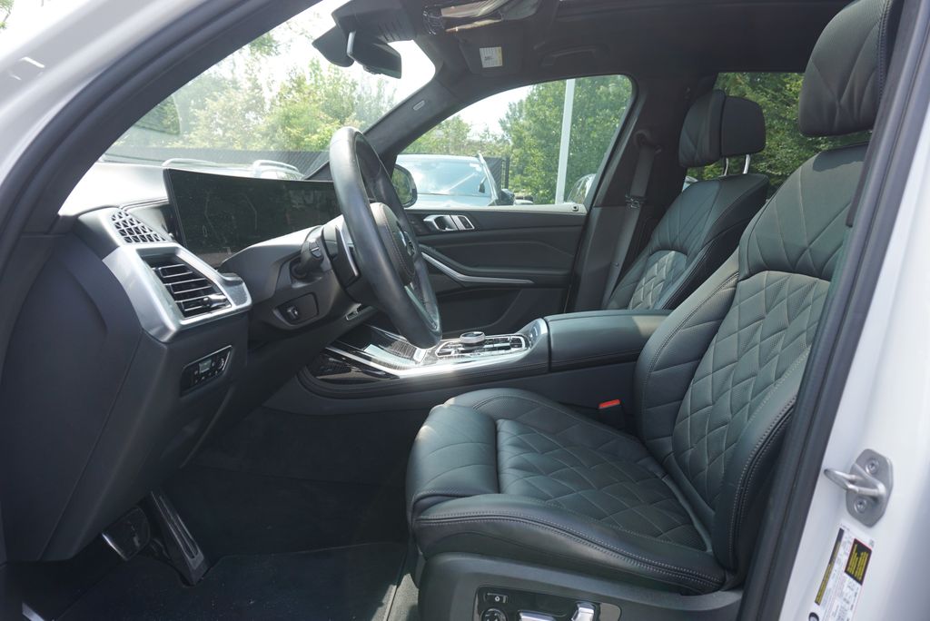 Thumbnail: 2023 BMW X7 - 11