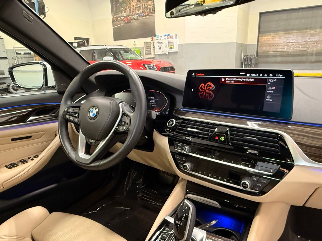 Thumbnail: 2023 BMW 5 Series - 31