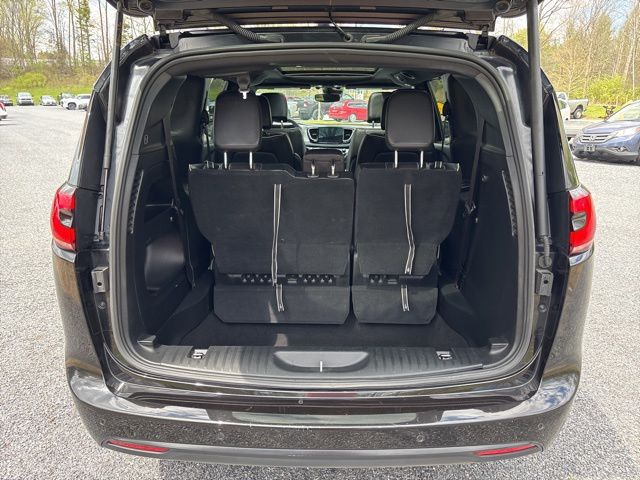 Used 2023 Chrysler Pacifica Van