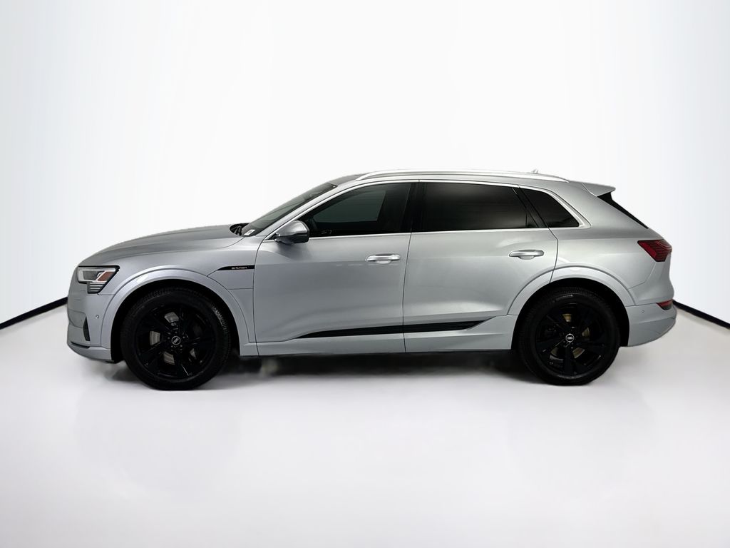 Thumbnail: 2023 Audi e-tron - 8