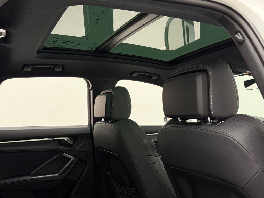 Thumbnail: 2025 Audi Q3 - 15