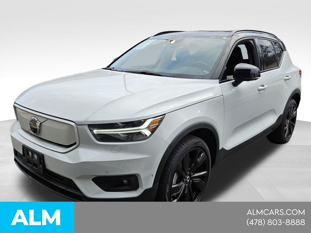 White 2022 Volvo XC40 Recharge Twin Ultimate eAWD SUV / Crossover All-Wheel Drive 1-Speed Automatic