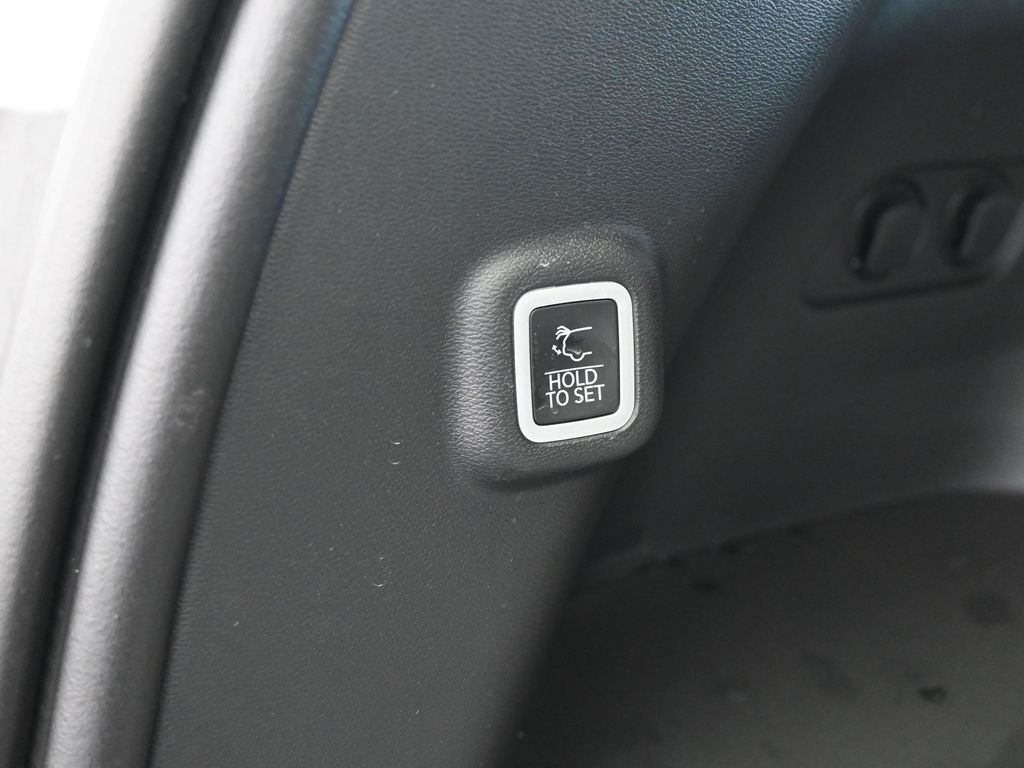 New 2026 diamond black crystal pearlcoat Jeep Limited image 35