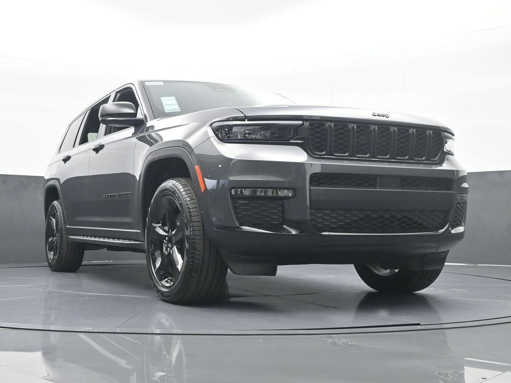 Used 2025 Baltic Gray Metallic Clearcoat Jeep Limited image 33