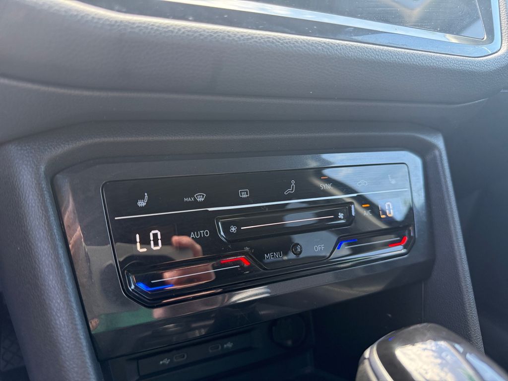 2024 Volkswagen Tiguan 2.0T SE photo