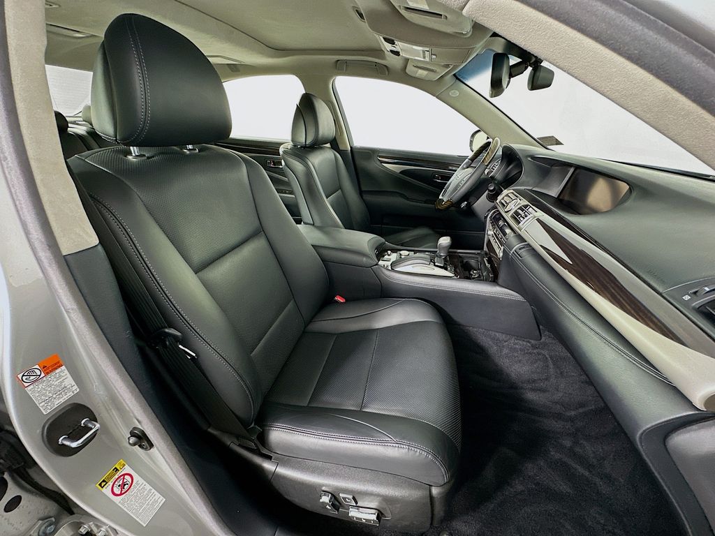 Thumbnail: 2016 Lexus LS - 26