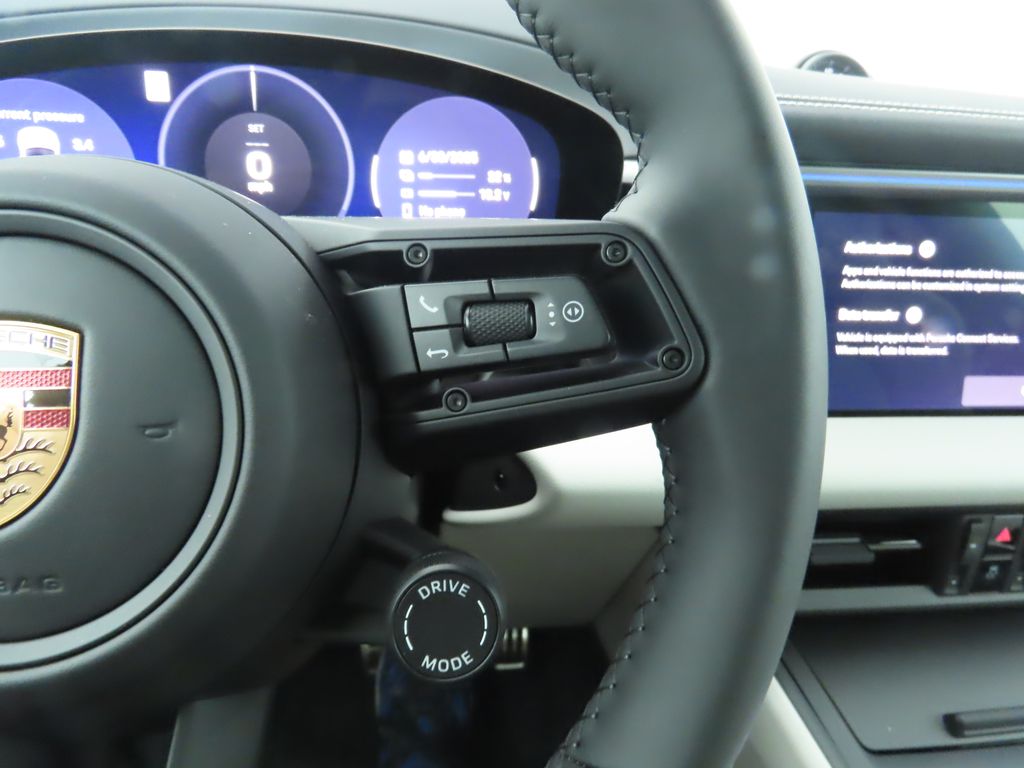 Thumbnail: 2025 Porsche Macan - 15