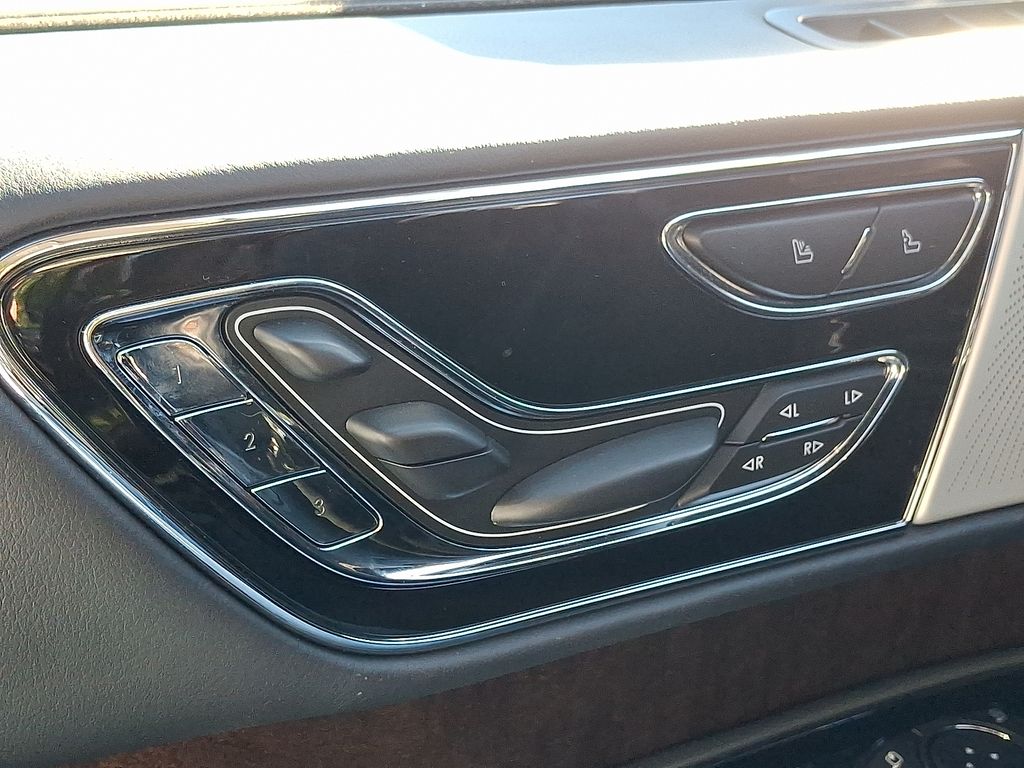 Thumbnail: 2022 Lincoln Navigator - 26