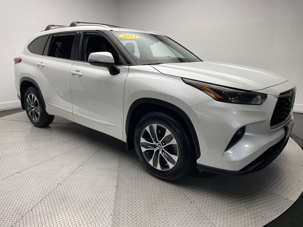 Thumbnail: 2022 Toyota Highlander - 3