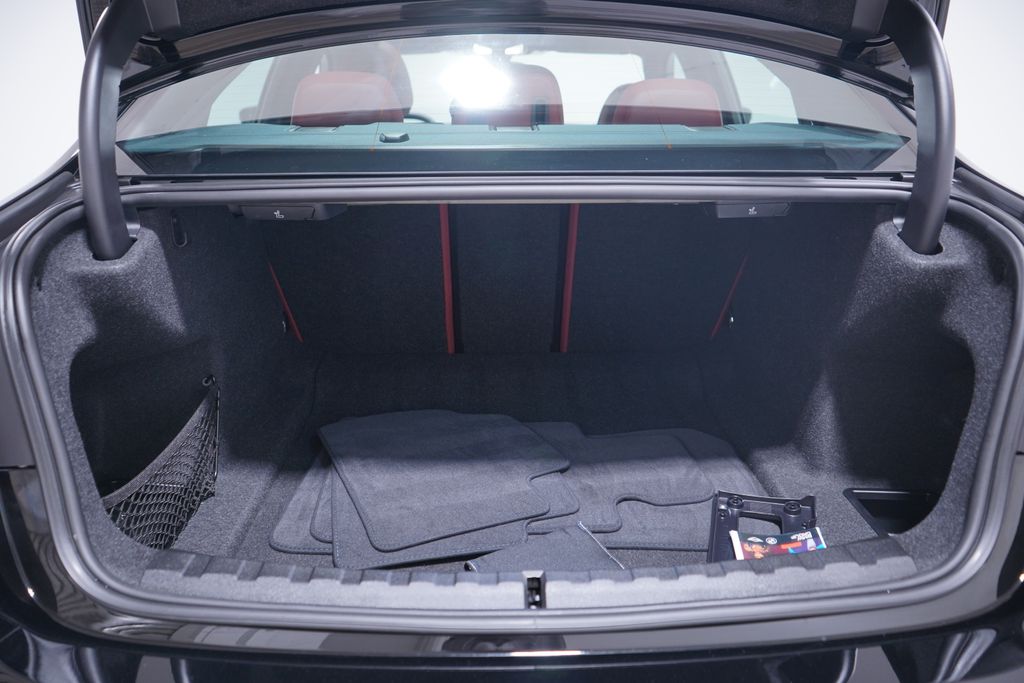 Thumbnail: 2025 BMW 3 Series - 23