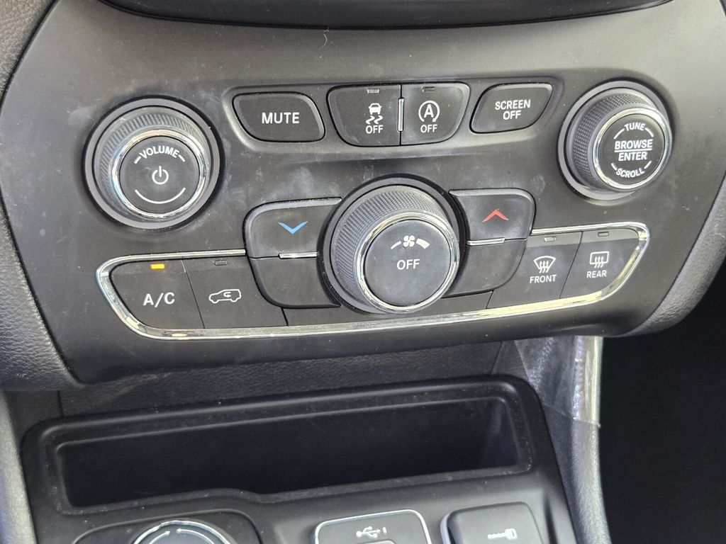 used 2020 Jeep Cherokee car, priced at $17,477