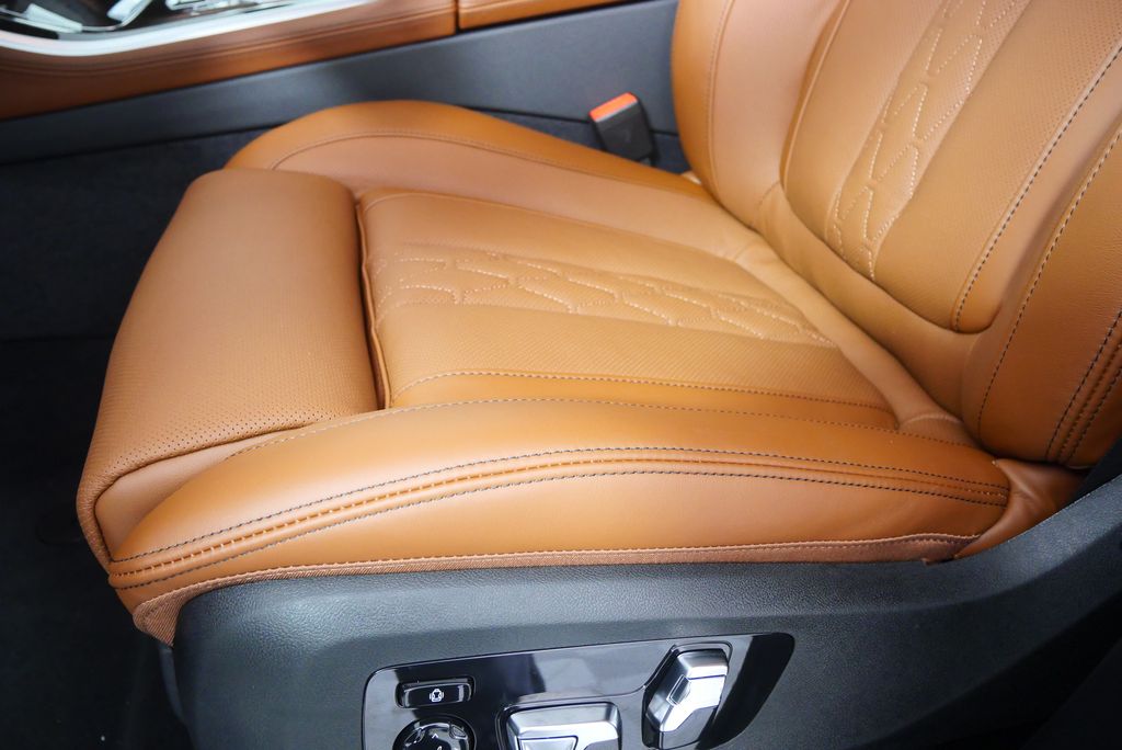Thumbnail: 2026 BMW X5 - 10