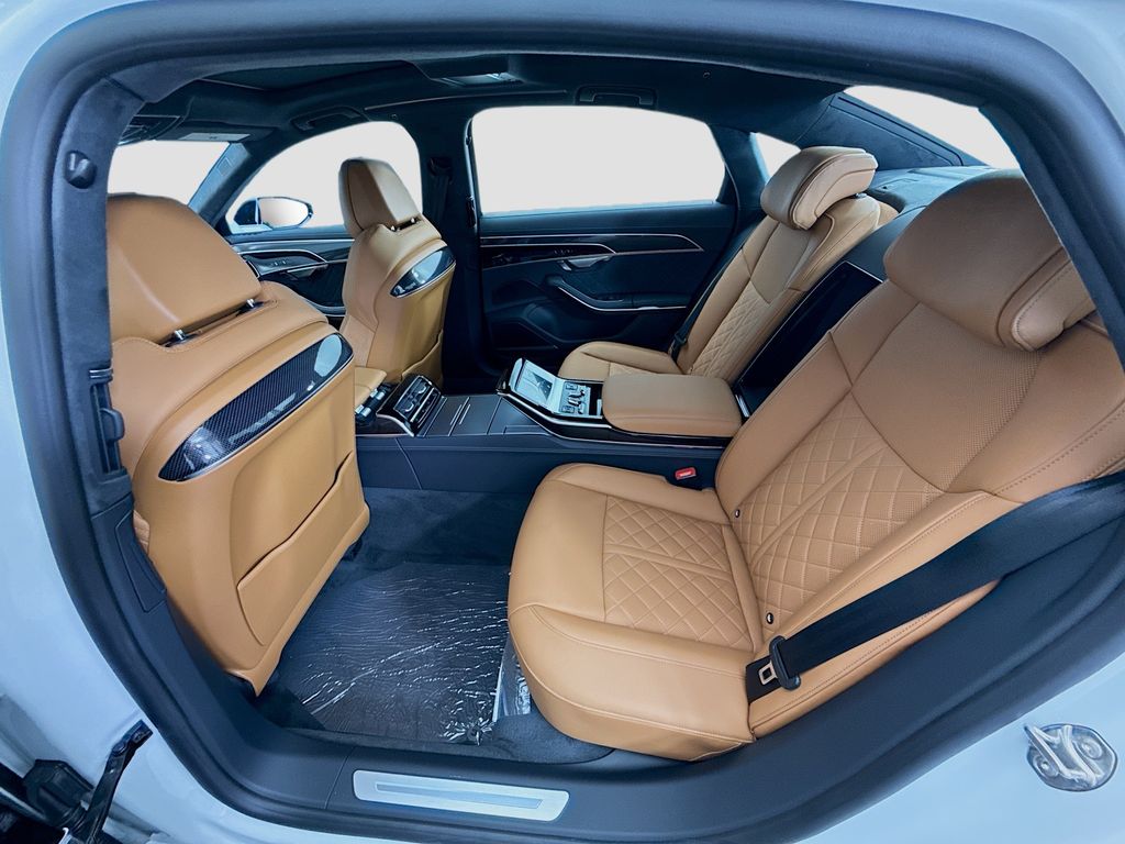 Thumbnail: 2025 Audi S8 - 20