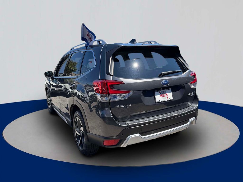 View vehicle photo 4